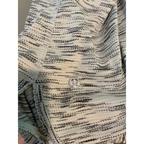 Lululemon Gray Heathered Stripe Scallop Trim Tank Top, Size 6 - Picture 5 of 5